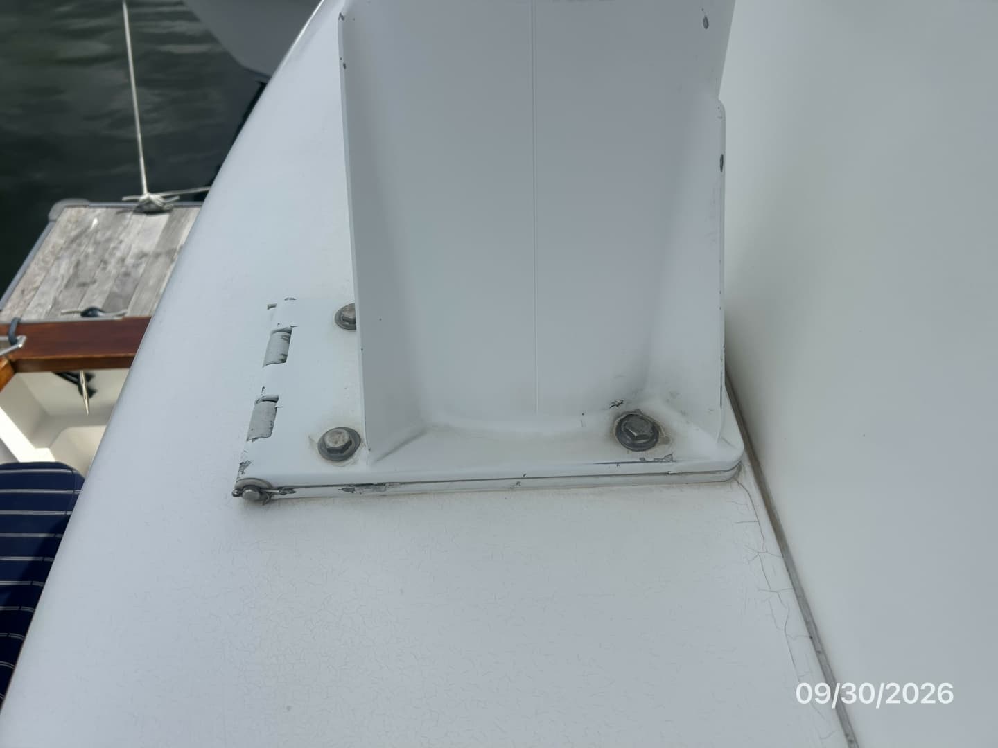 42' Sabre mast base hinge