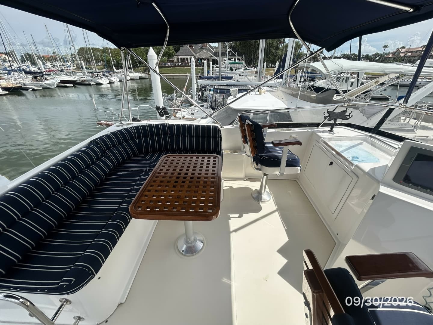 42' Sabre flybridge port