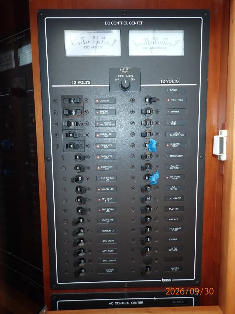 42' Sabre electrical panel1