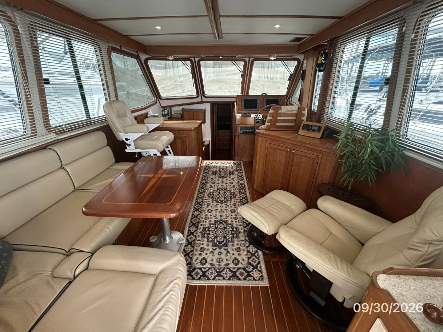 42' Sabre salon forward