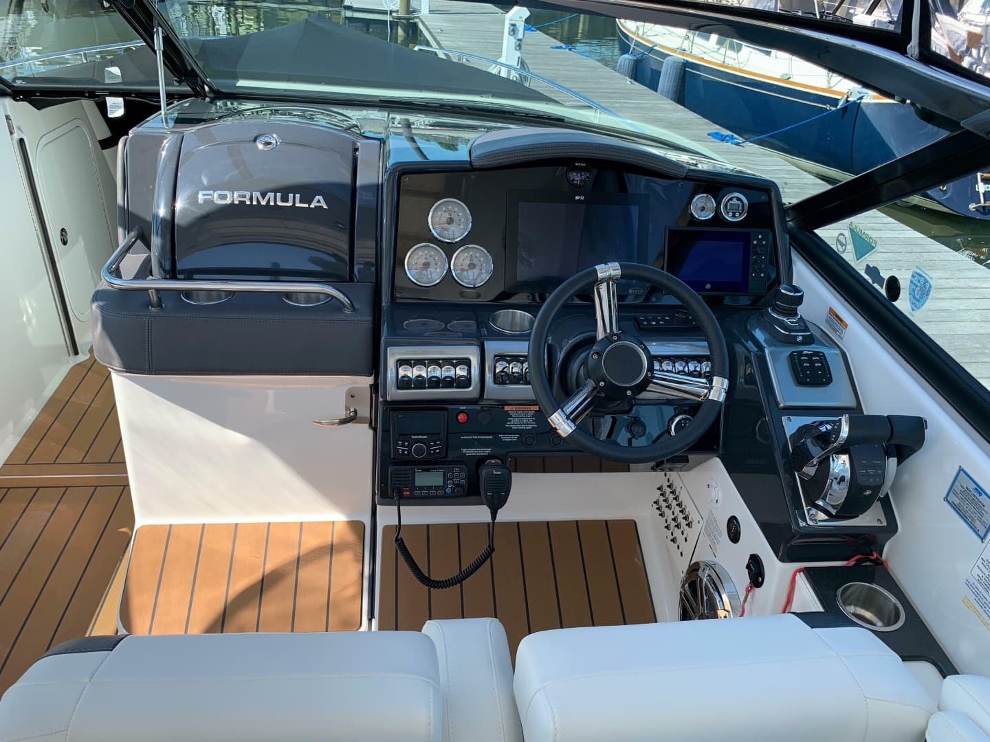 2021 Formula 350 Crossover Bowrider OB