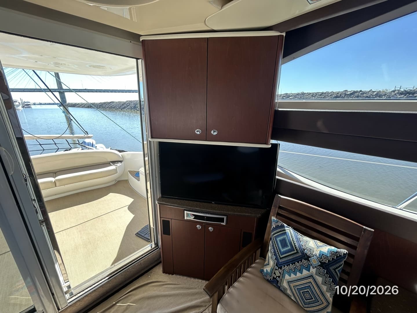 Meridian 441 salon port aft