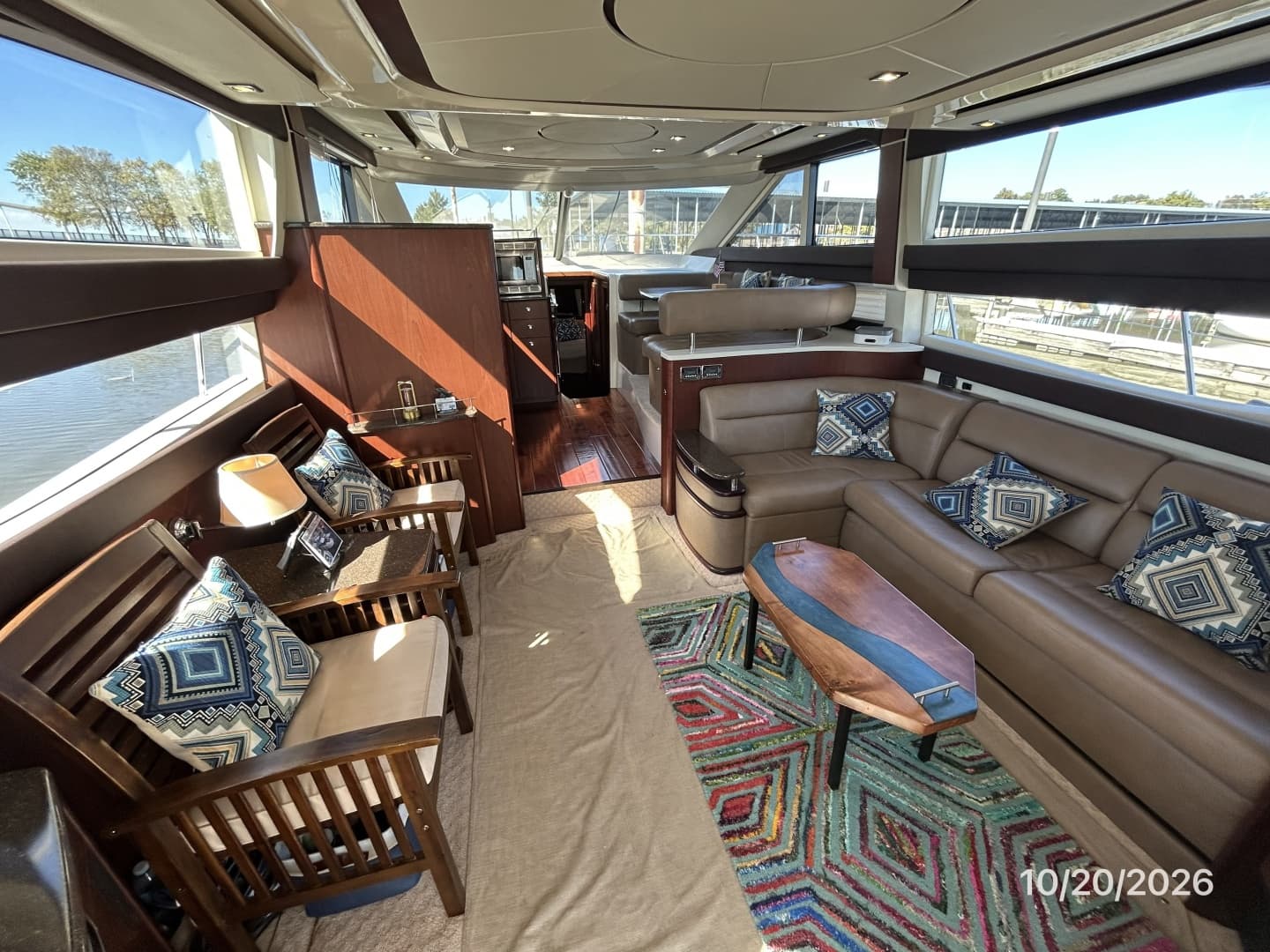 Meridian 441 salon forward