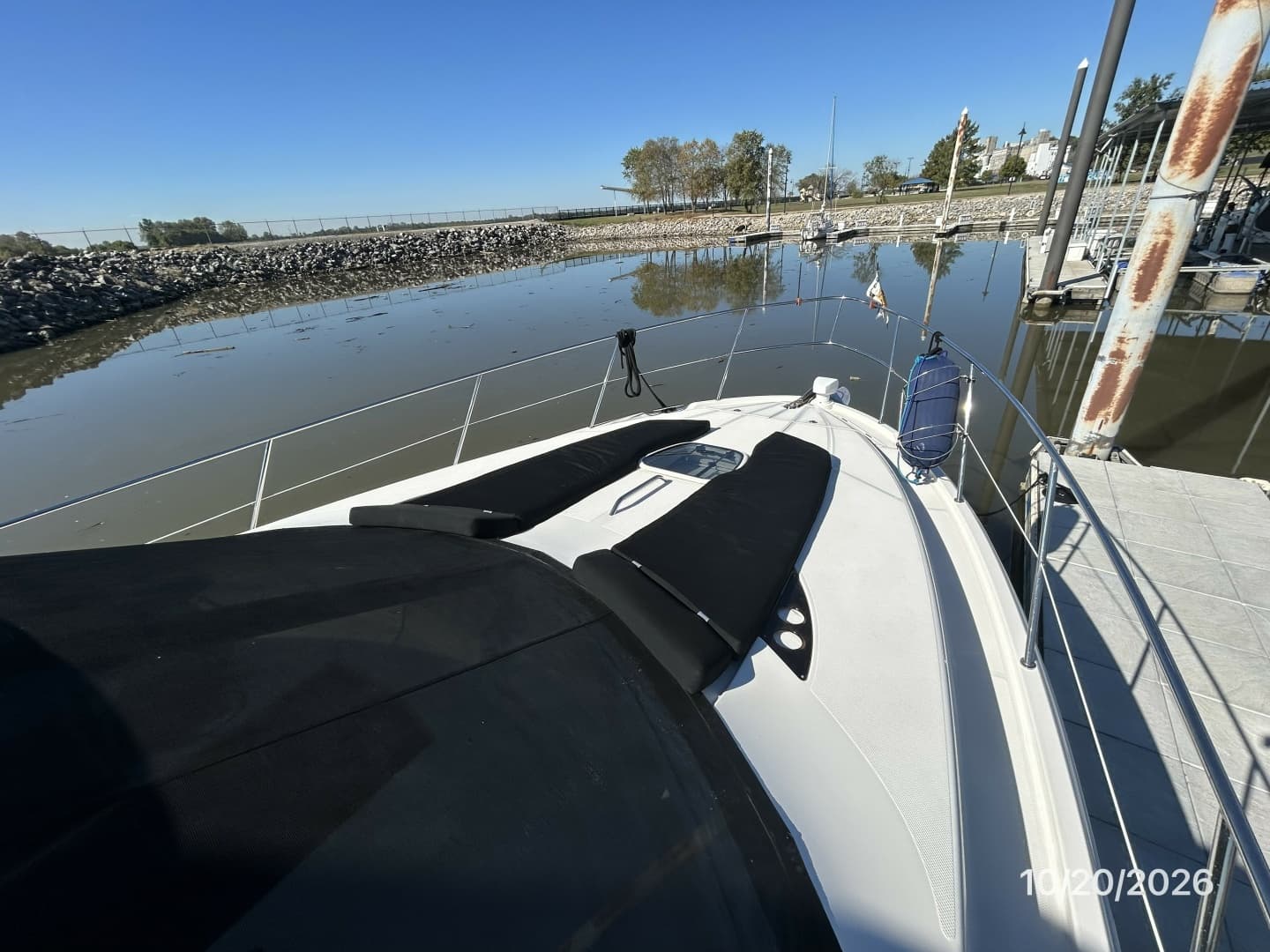 Meridian 441 foredeck1