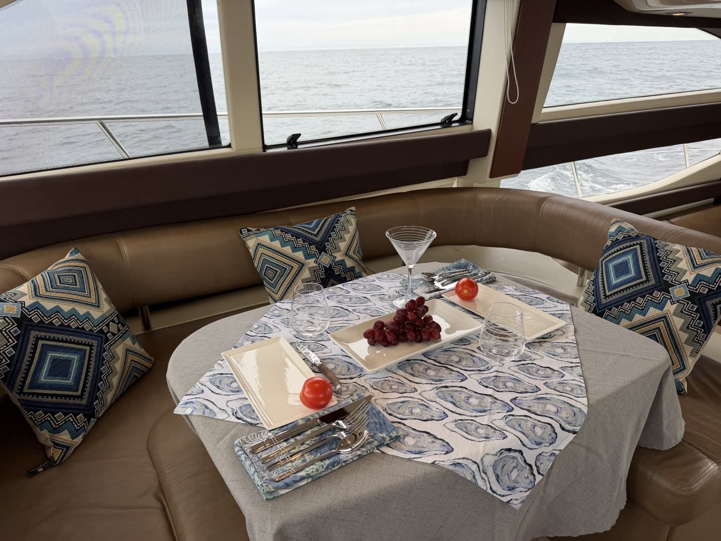 Meridian 441 salon dinette2