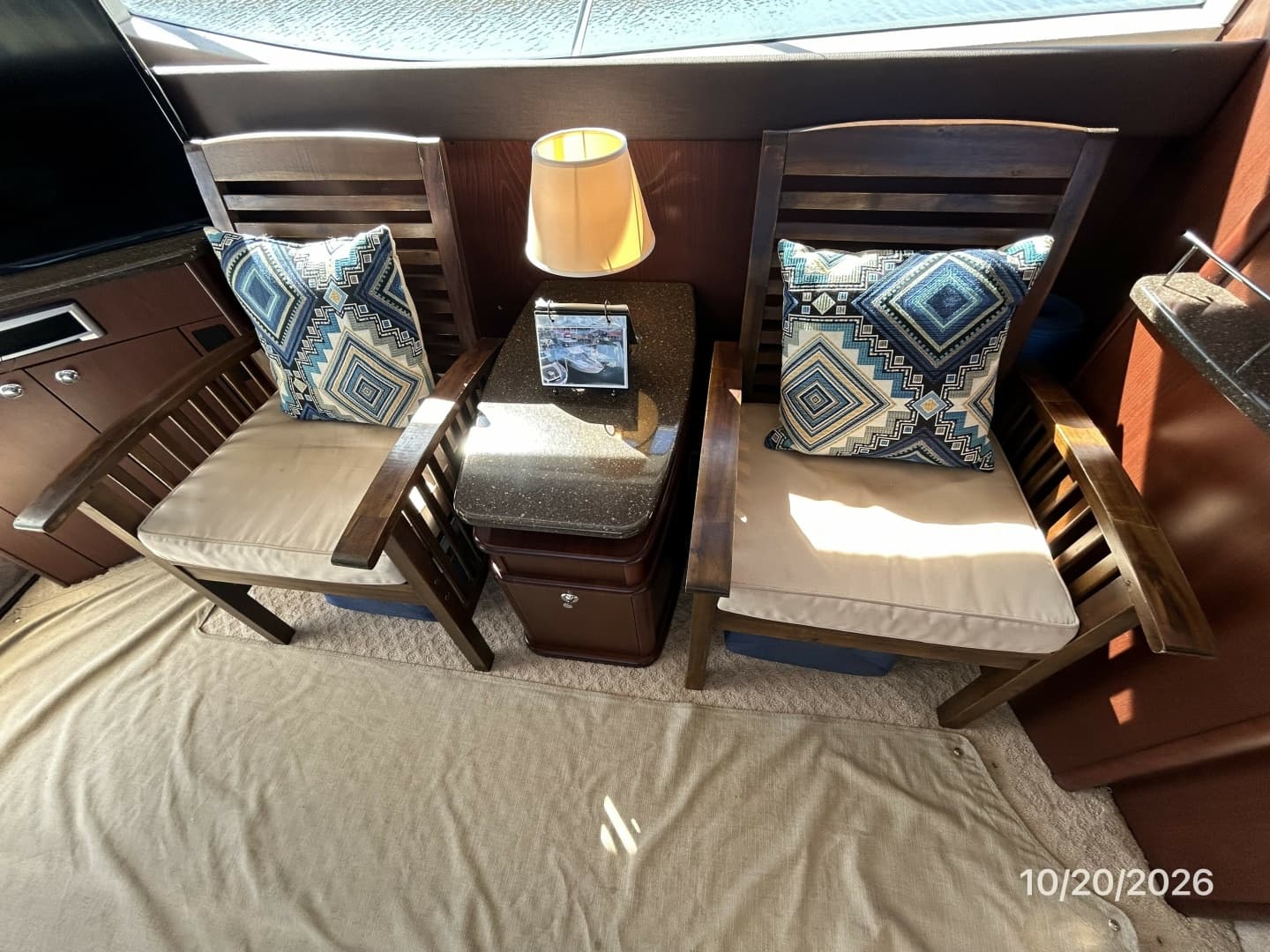 Meridian 441 salon port seating
