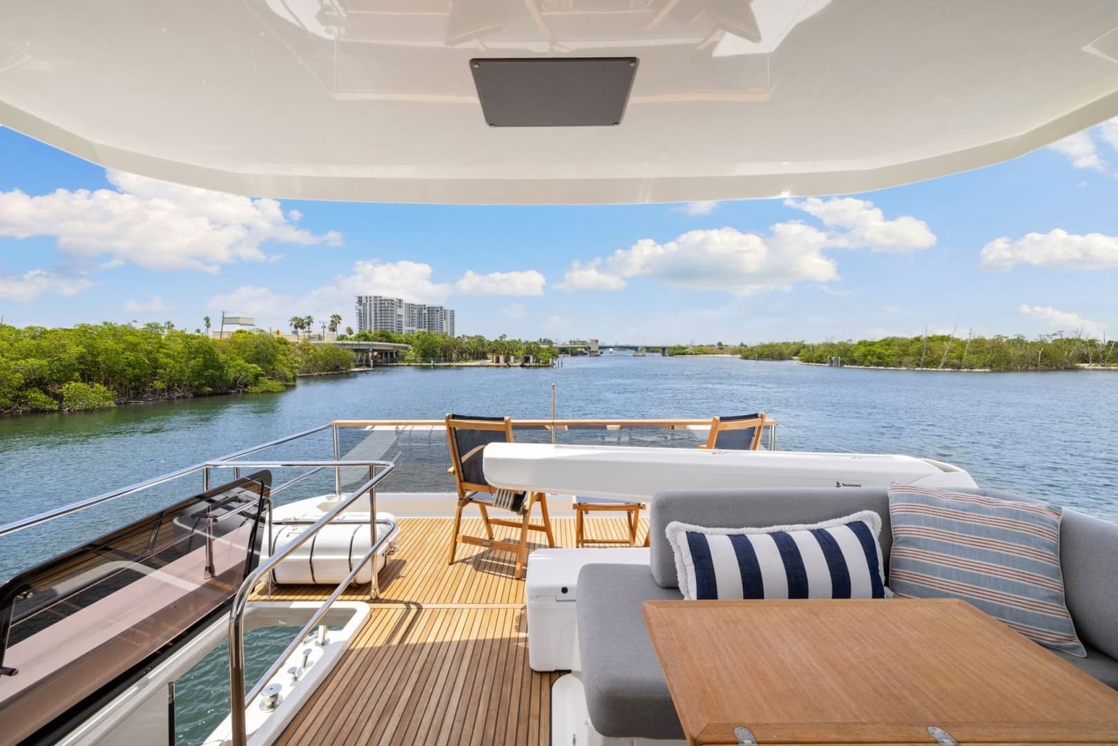 2022 Beneteau Grand Trawler 62