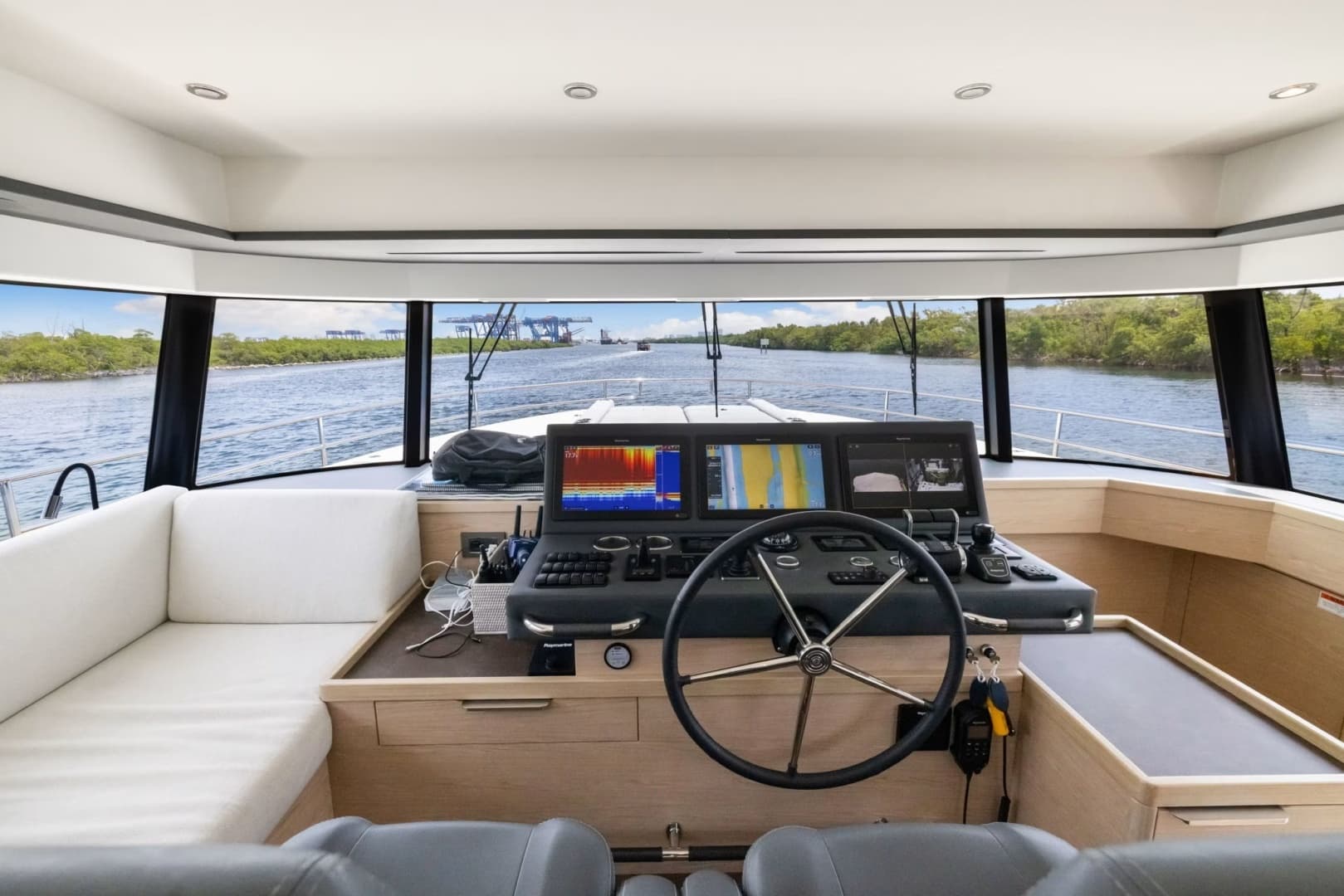 2022 Beneteau Grand Trawler 62