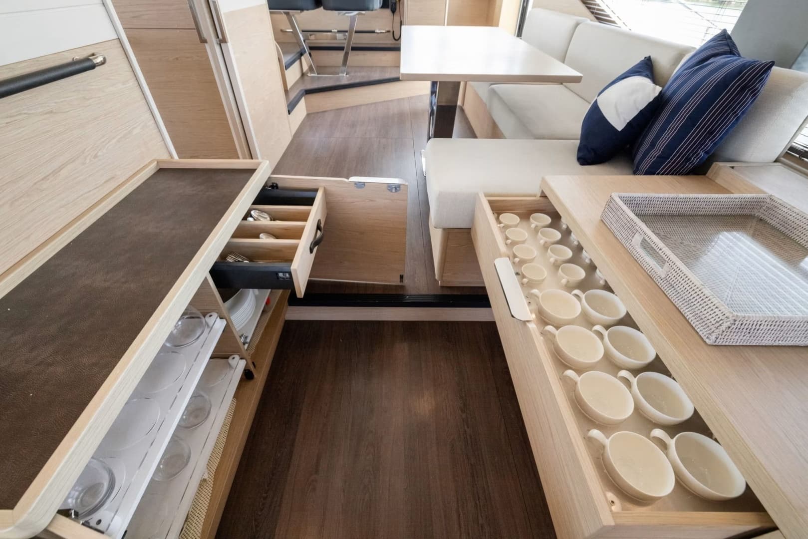 2022 Beneteau Grand Trawler 62