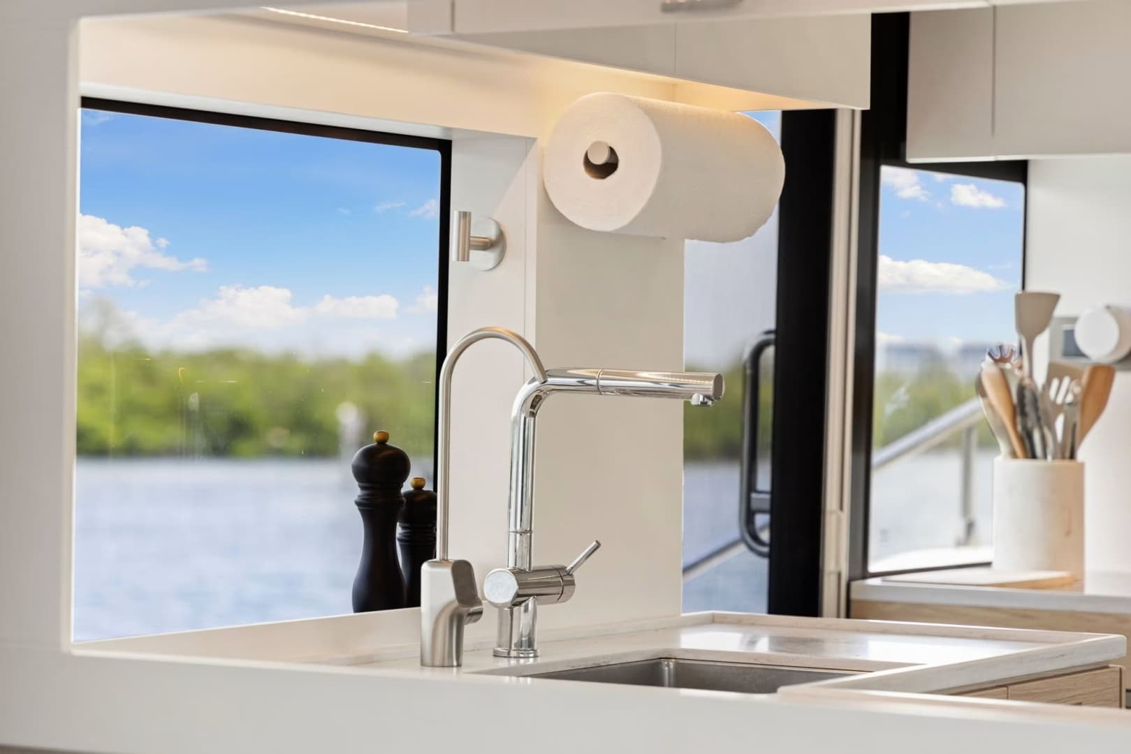 2022 Beneteau Grand Trawler 62