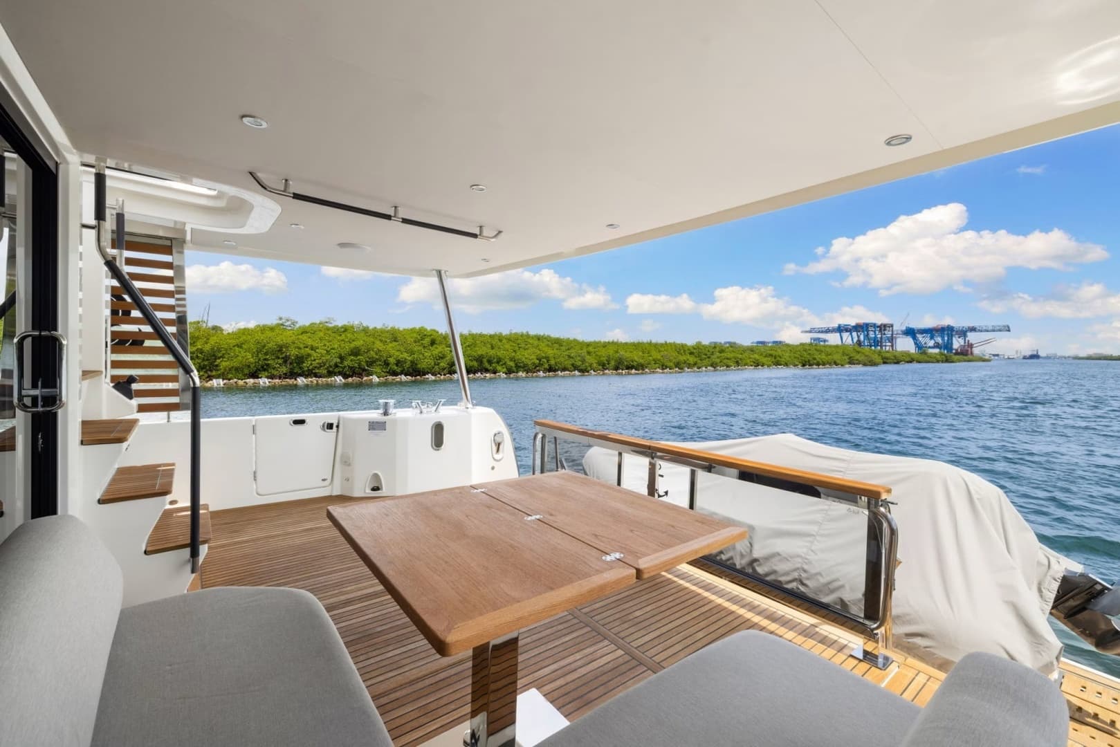 2022 Beneteau Grand Trawler 62