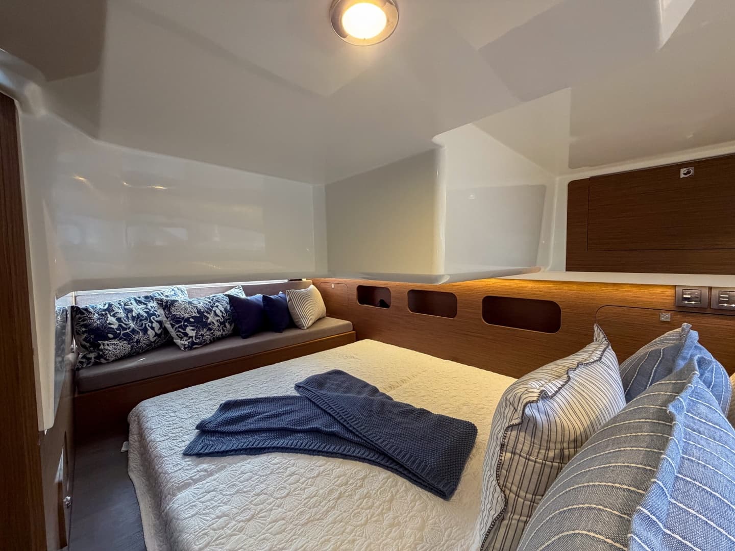 2024 Beneteau Antares 11 Coupe