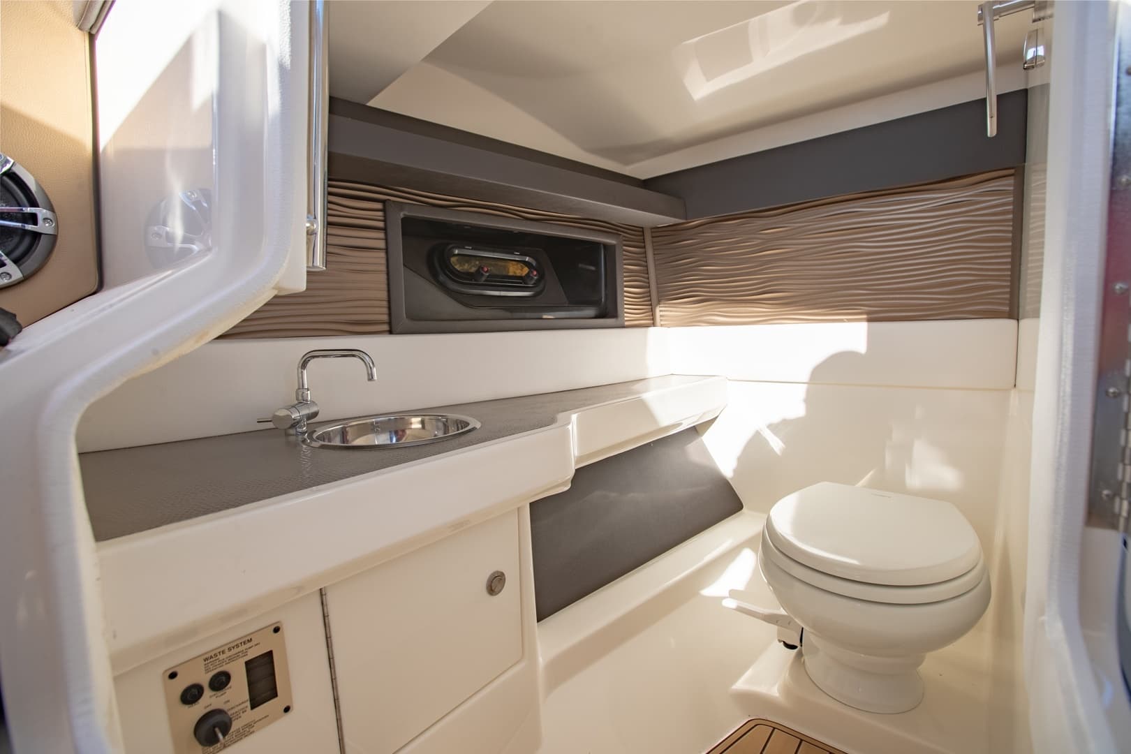 2021 Sea Ray 310 SLX Outboard