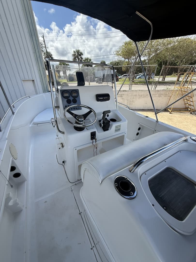 2003 Robalo R190