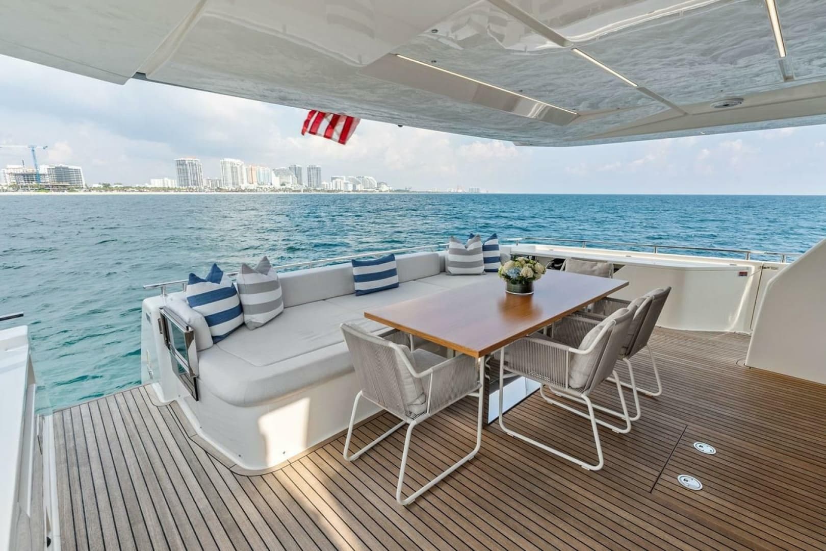2022 Ferretti Yachts 850 Motoryacht
