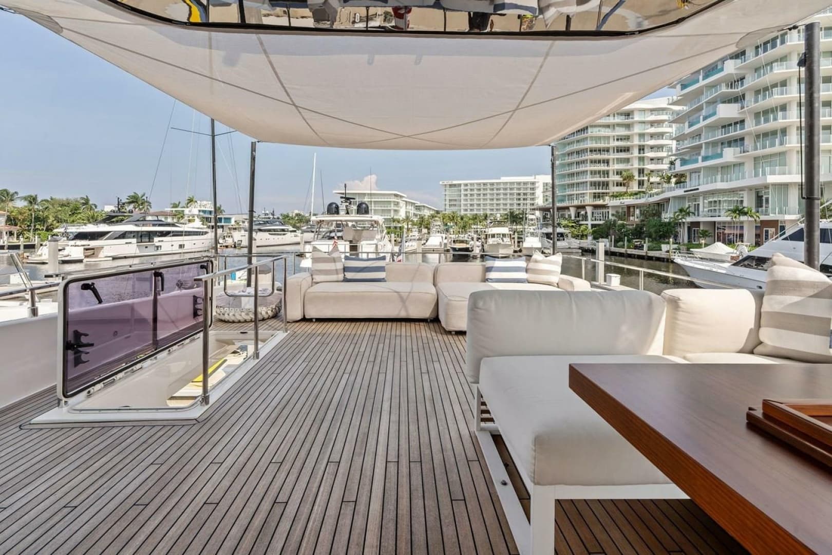 2022 Ferretti Yachts 850 Motoryacht