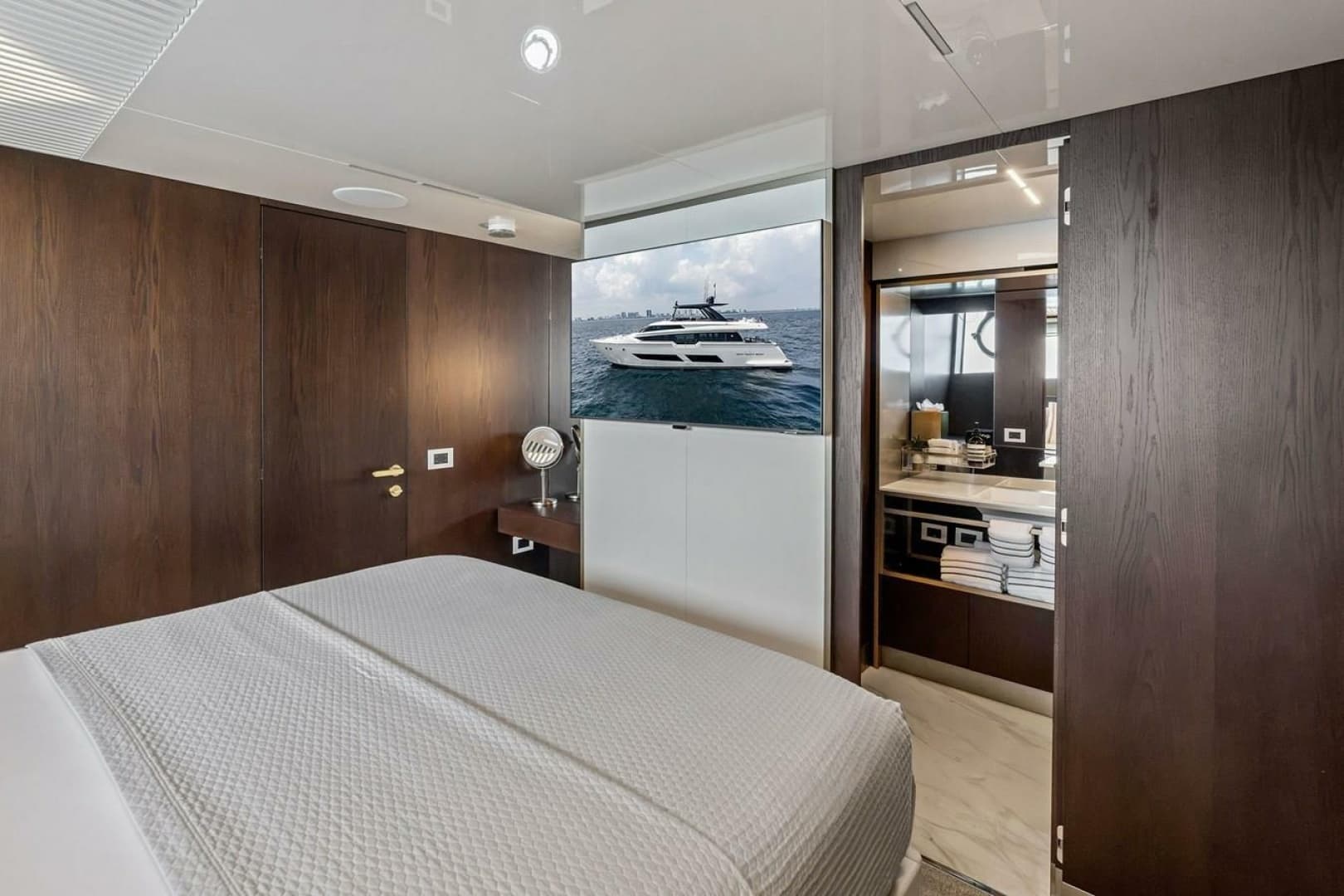 2022 Ferretti Yachts 850 Motoryacht