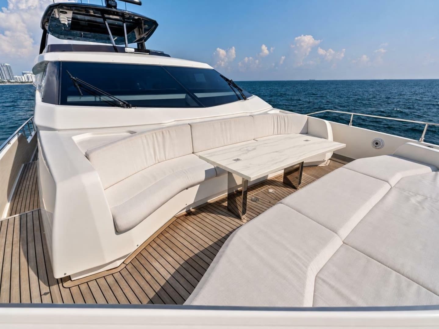 2022 Ferretti Yachts 850 Motoryacht