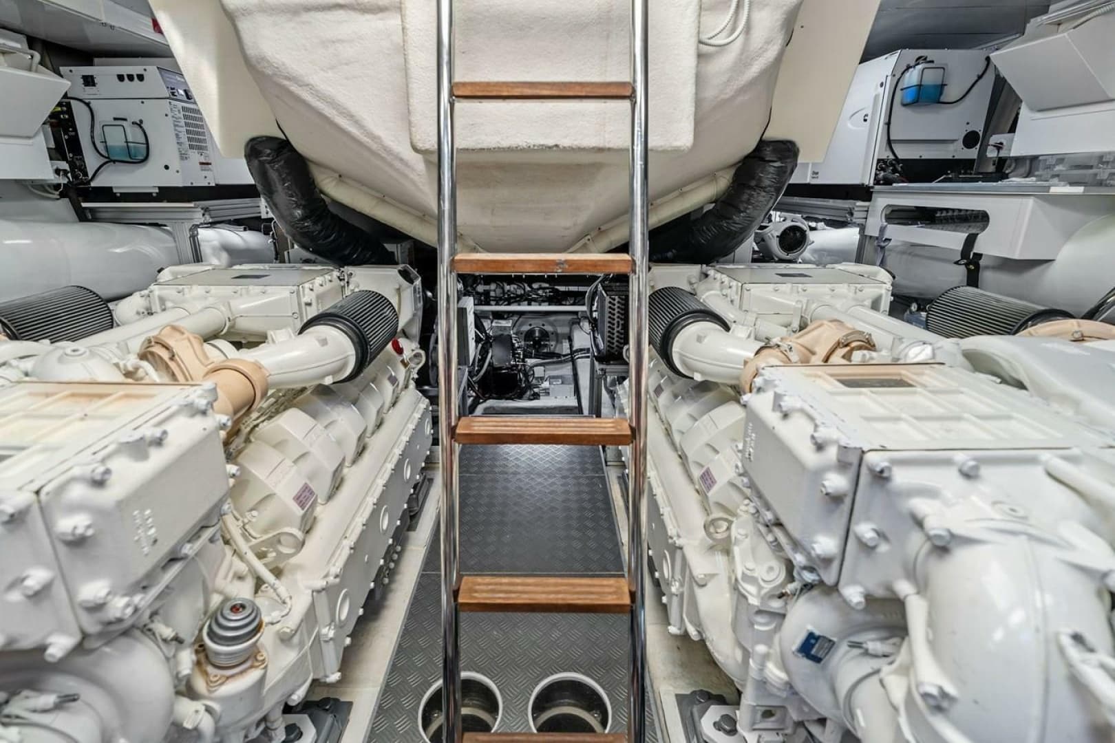 2022 Ferretti Yachts 850 Motoryacht