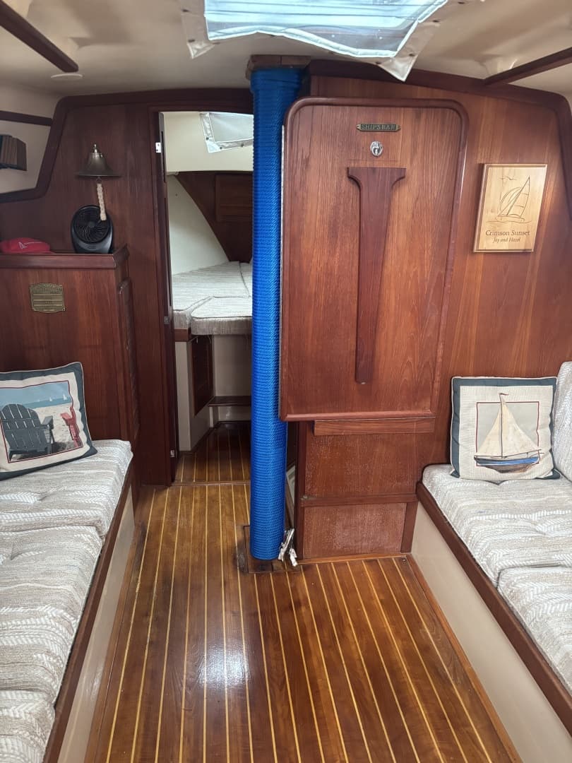 1987 Island Packet 31
