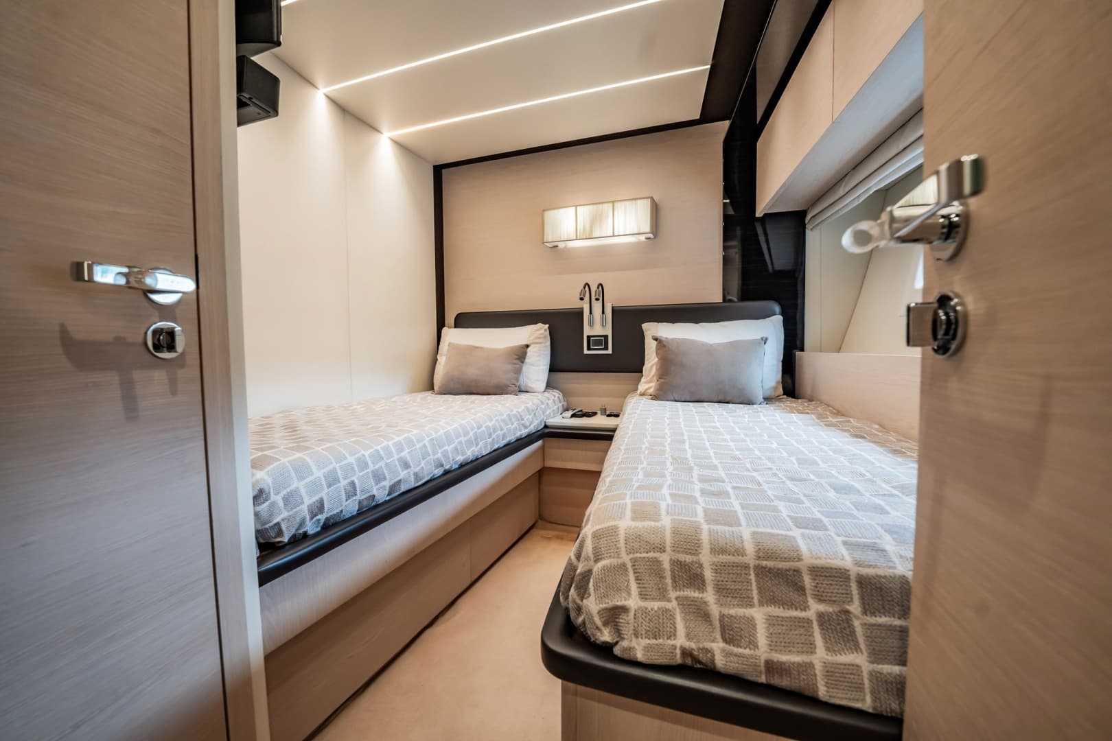 2020 Azimut Fly 72