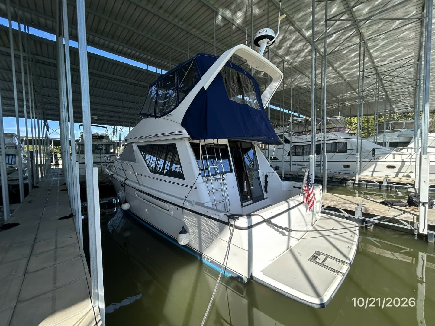 Bayliner 3988 port aft profile