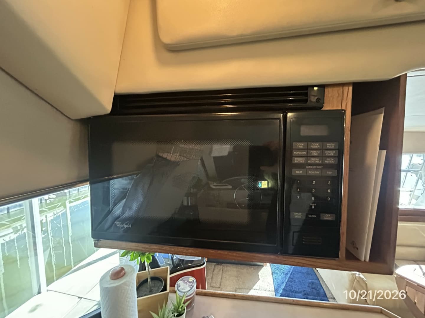 Bayliner 3988 galley microwave oven