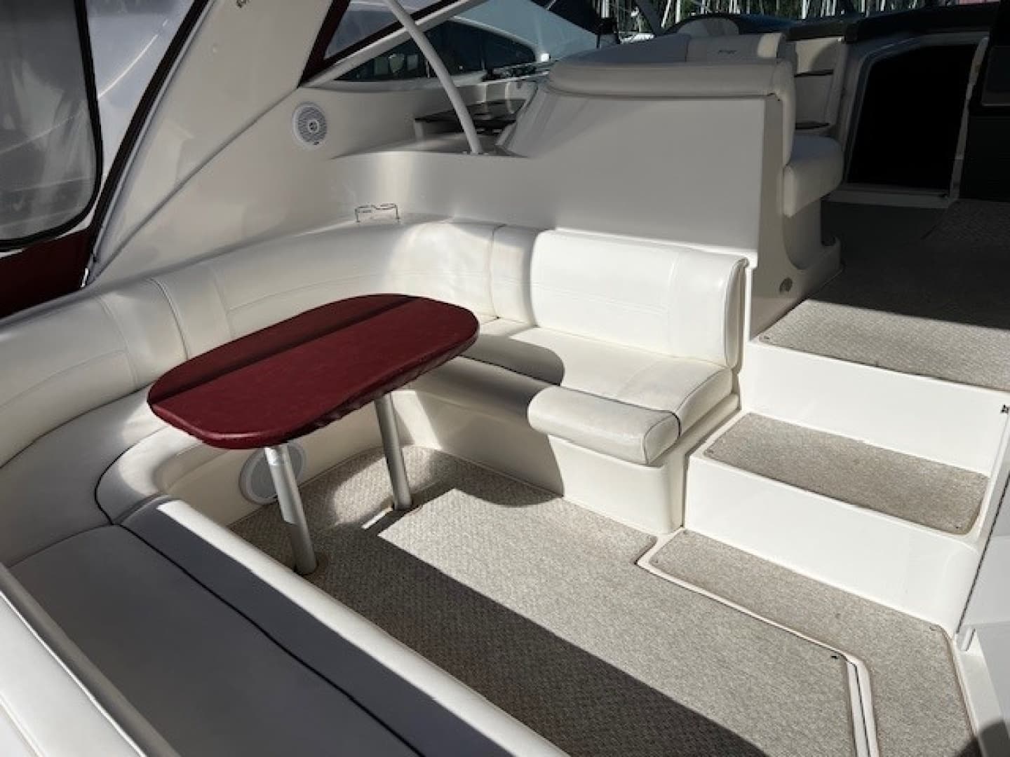 2005 Cruisers Yachts 440