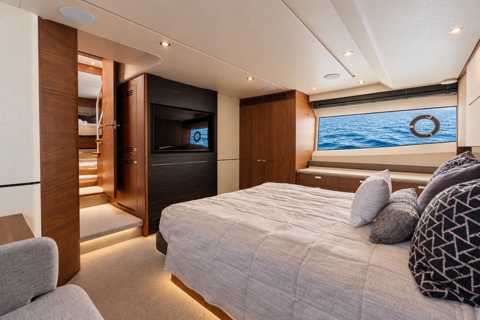 2024 Princess V60