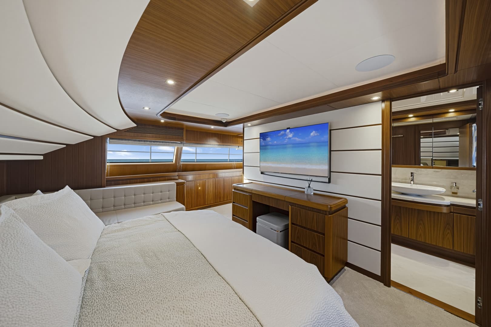 2016 Ferretti Yachts Custom Line