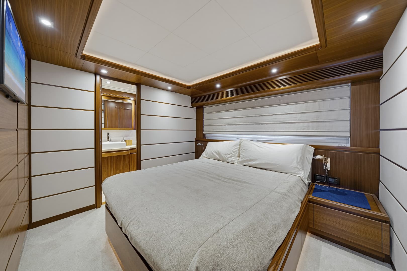 2016 Ferretti Yachts Custom Line