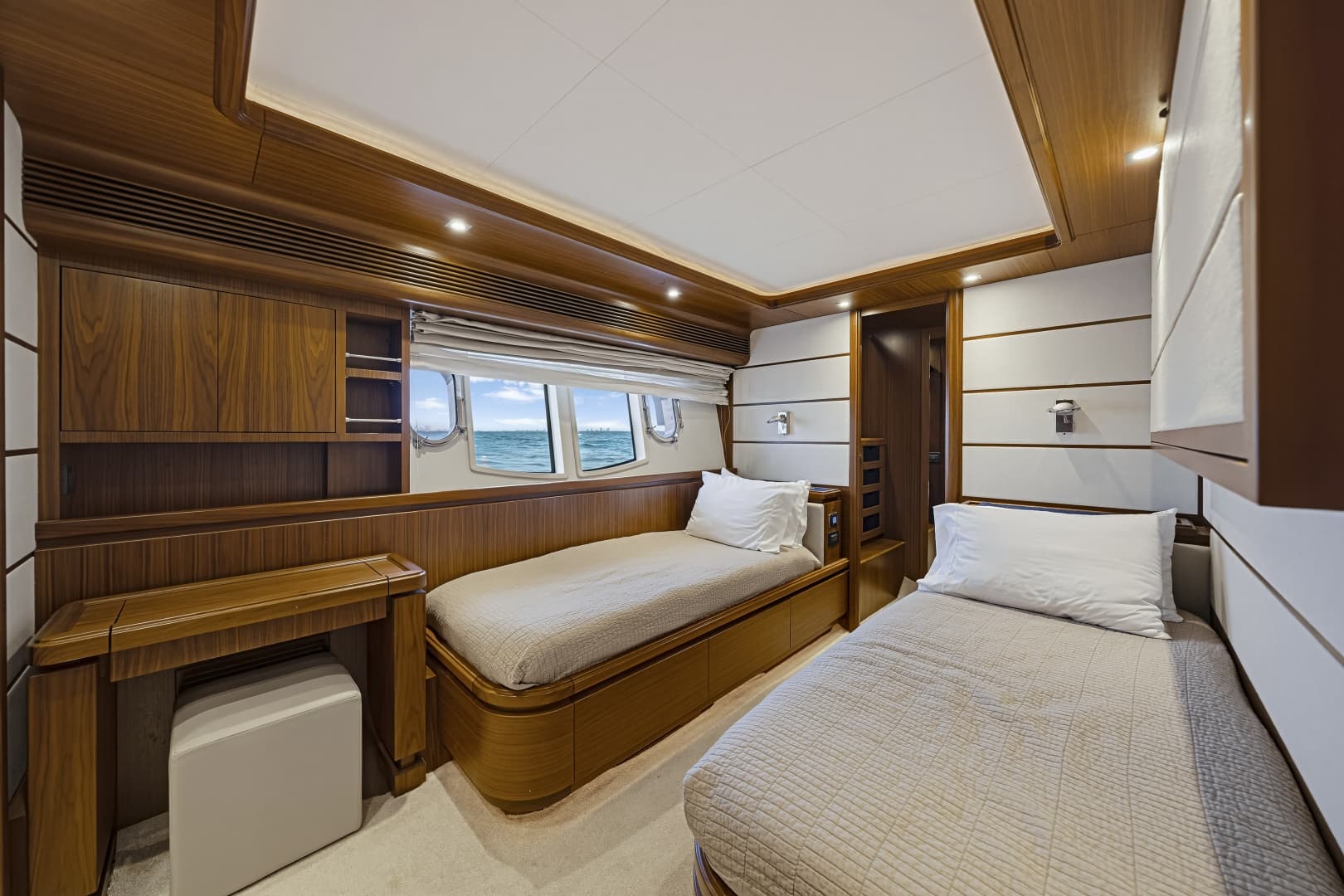2016 Ferretti Yachts Custom Line