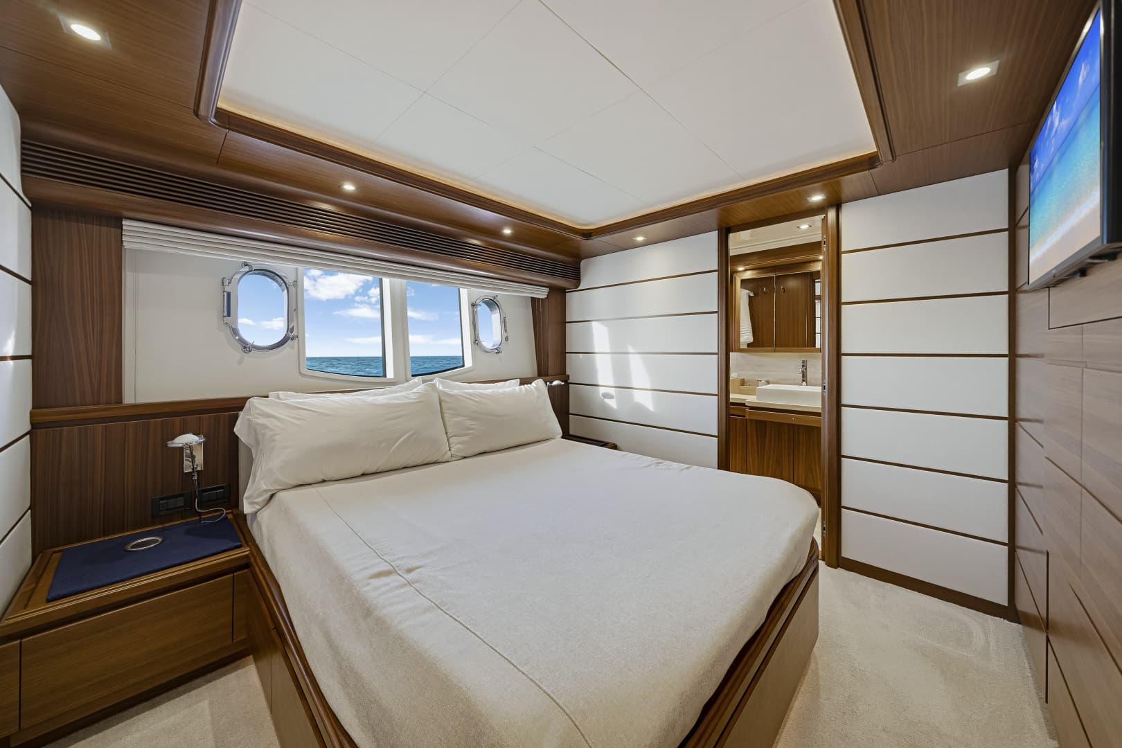 2016 Ferretti Yachts Custom Line