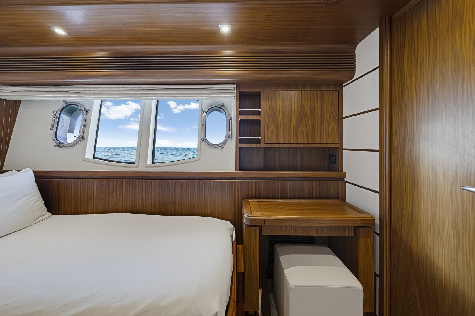 2016 Ferretti Yachts Custom Line