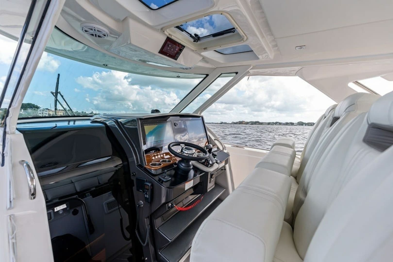 2024 Tiara Yachts 38 LS