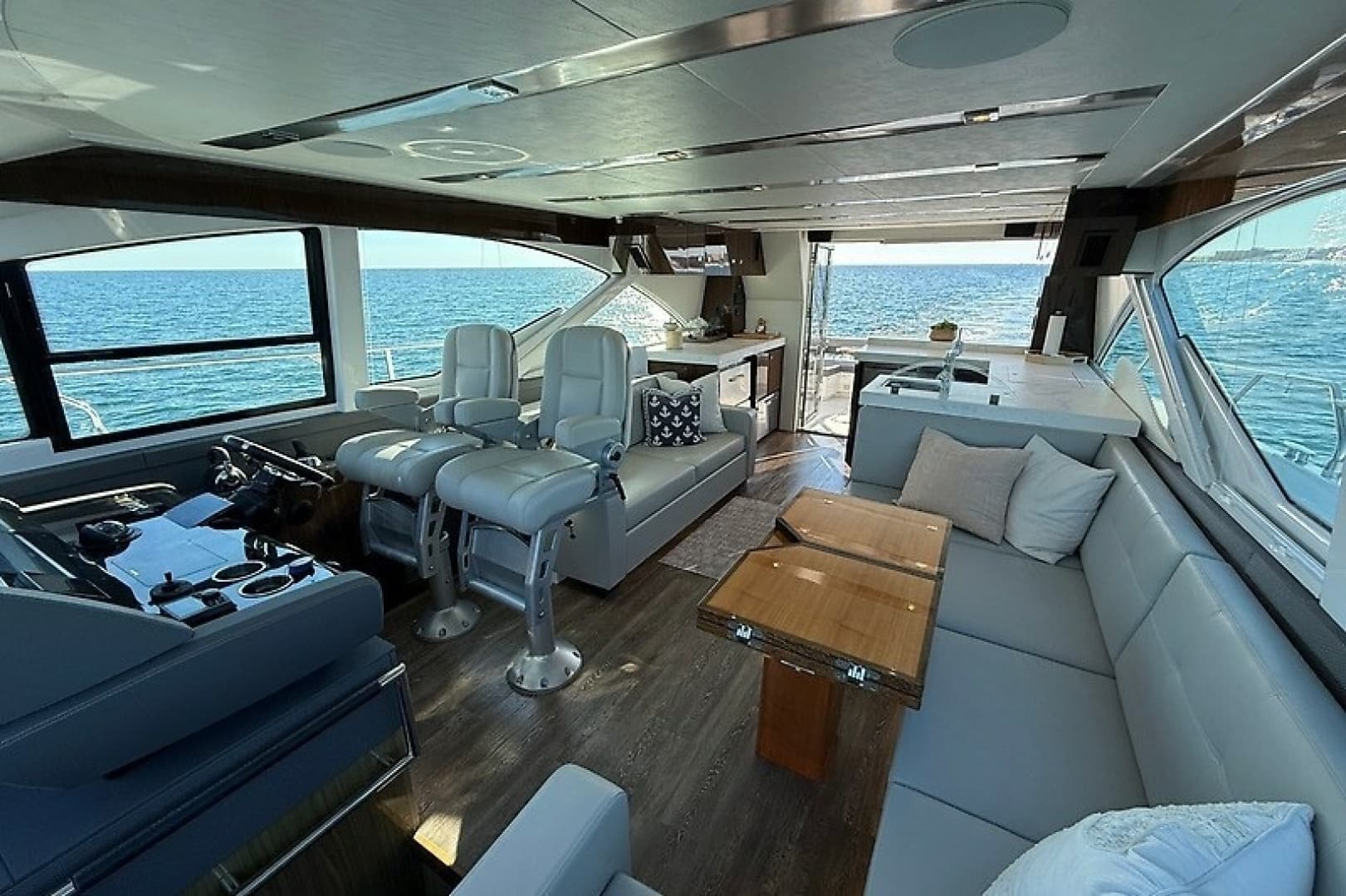 2023 Cruisers Yachts 60 Fly