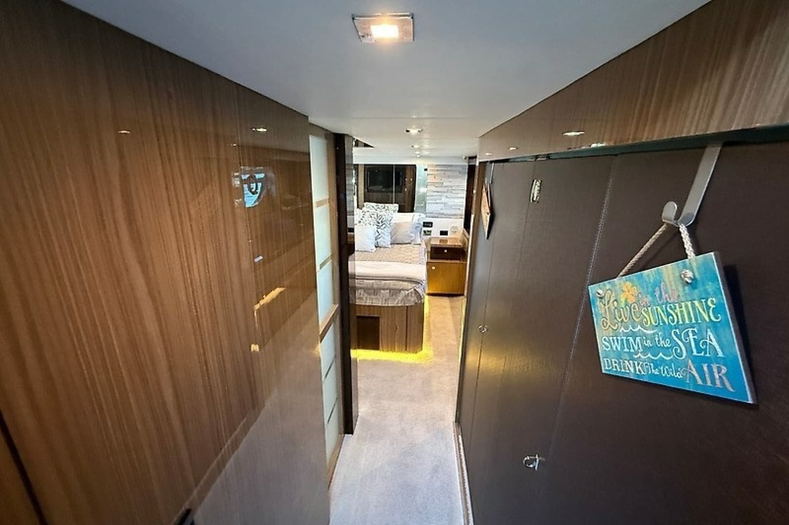 2023 Cruisers Yachts 60 Fly