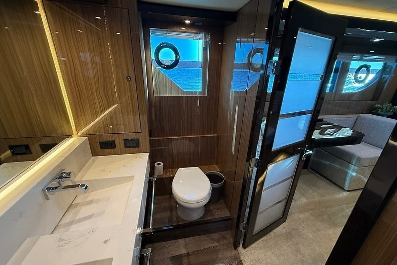 2023 Cruisers Yachts 60 Fly