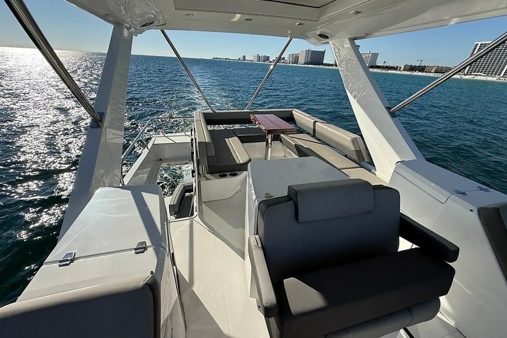 2023 Cruisers Yachts 60 Fly