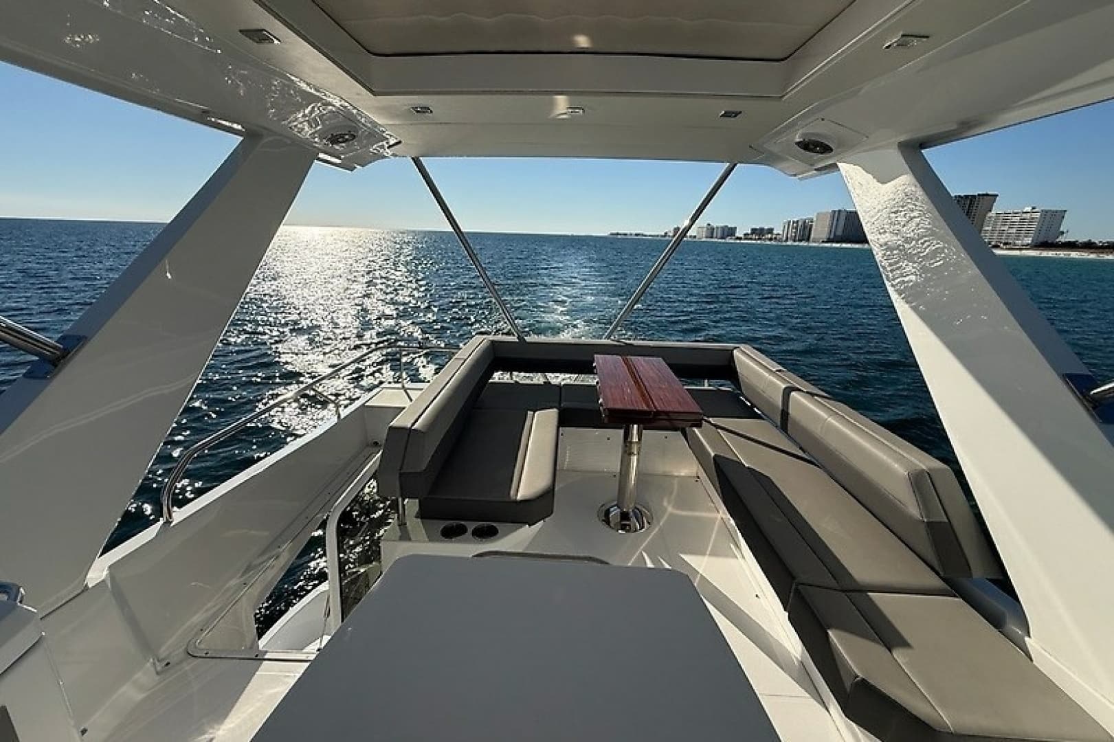 2023 Cruisers Yachts 60 Fly
