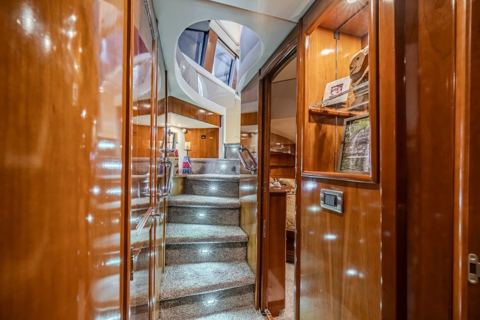 2006 Carver 56 Voyager