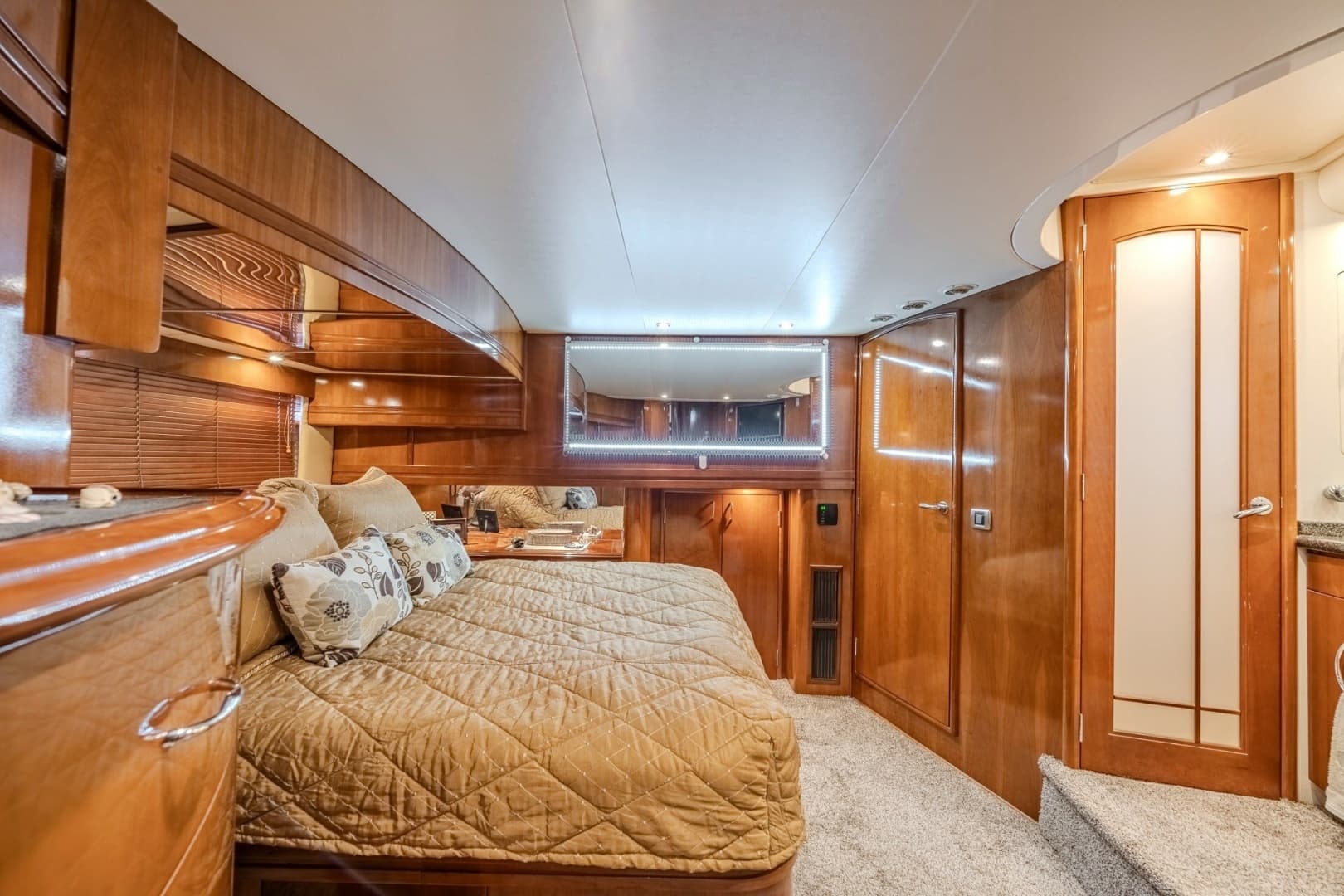 2006 Carver 56 Voyager