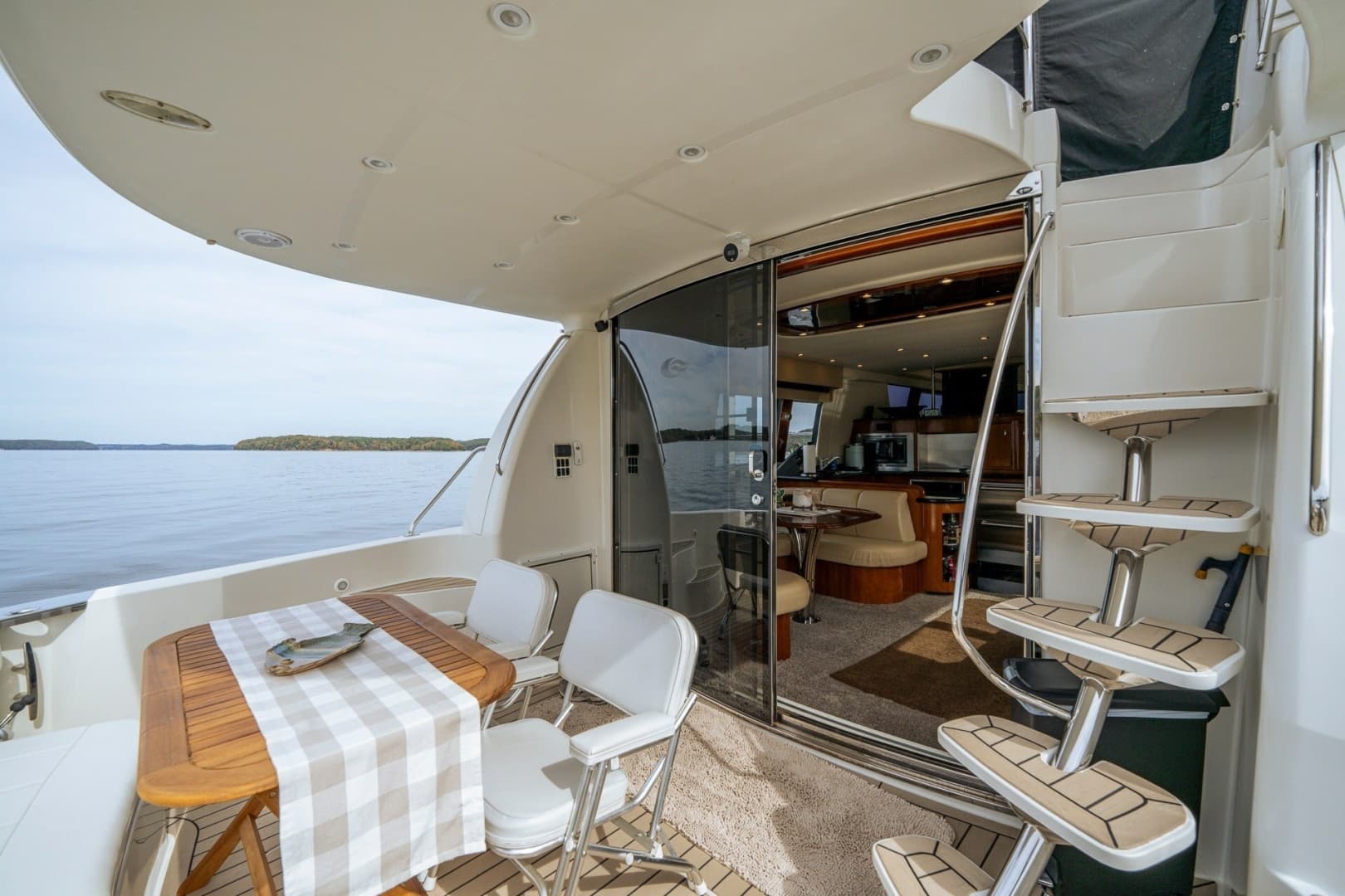 2006 Carver 56 Voyager