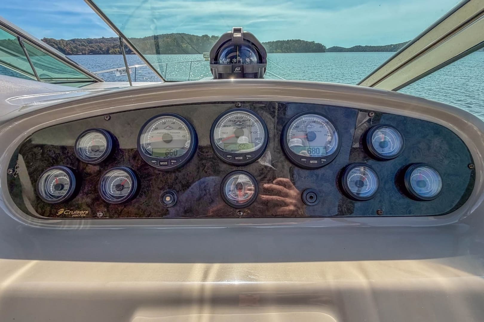 2005 Cruisers Yachts 370 Express