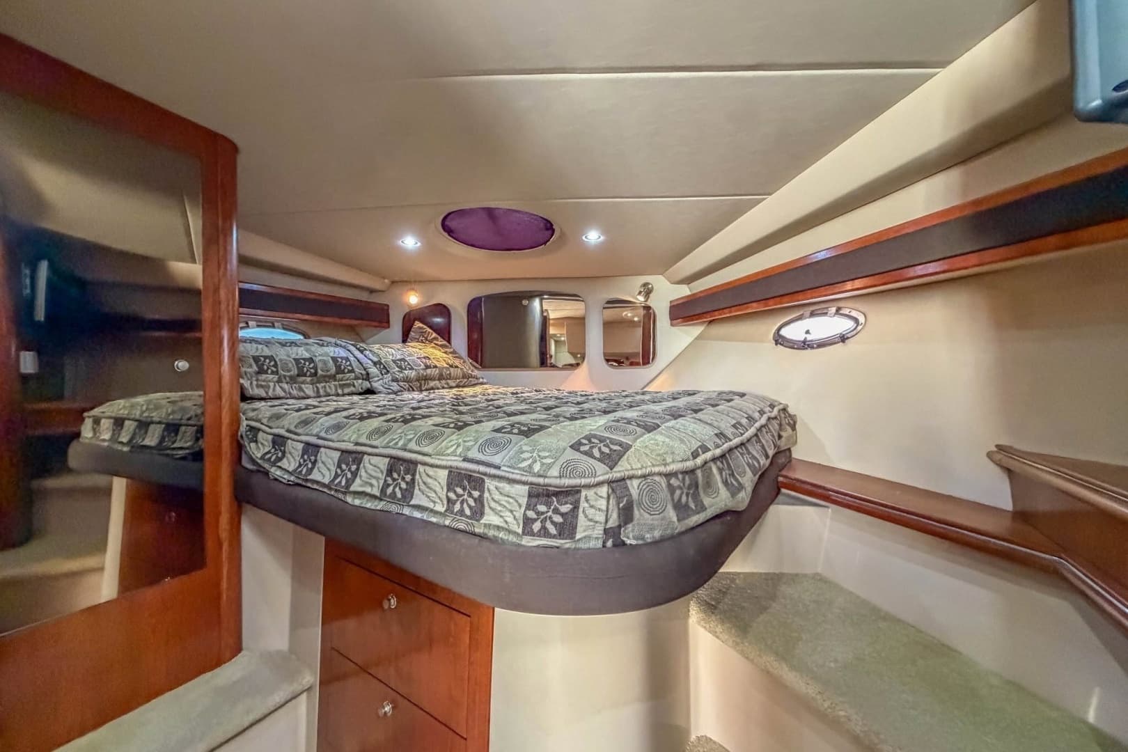 2005 Cruisers Yachts 370 Express