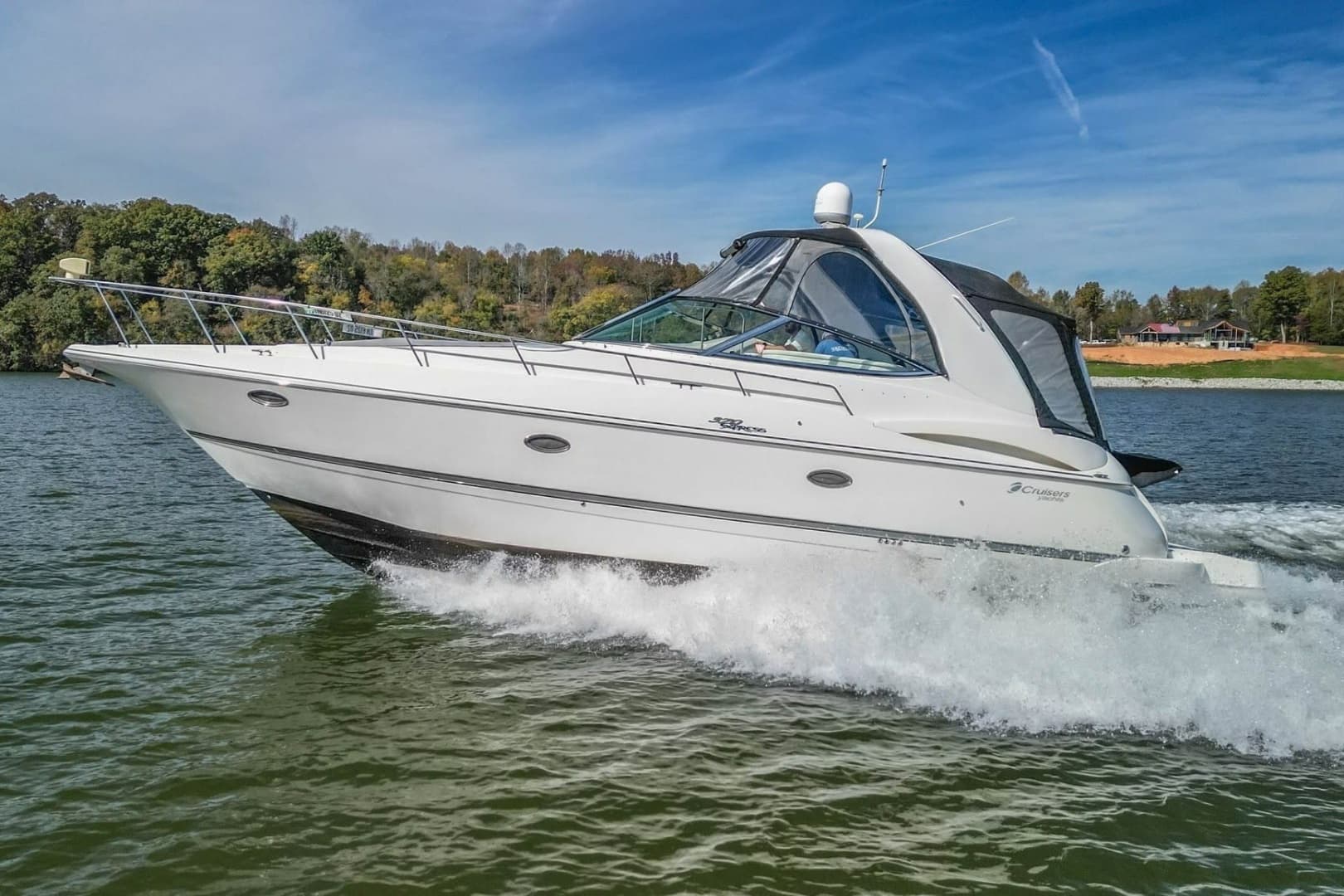 2005 Cruisers Yachts 370 Express
