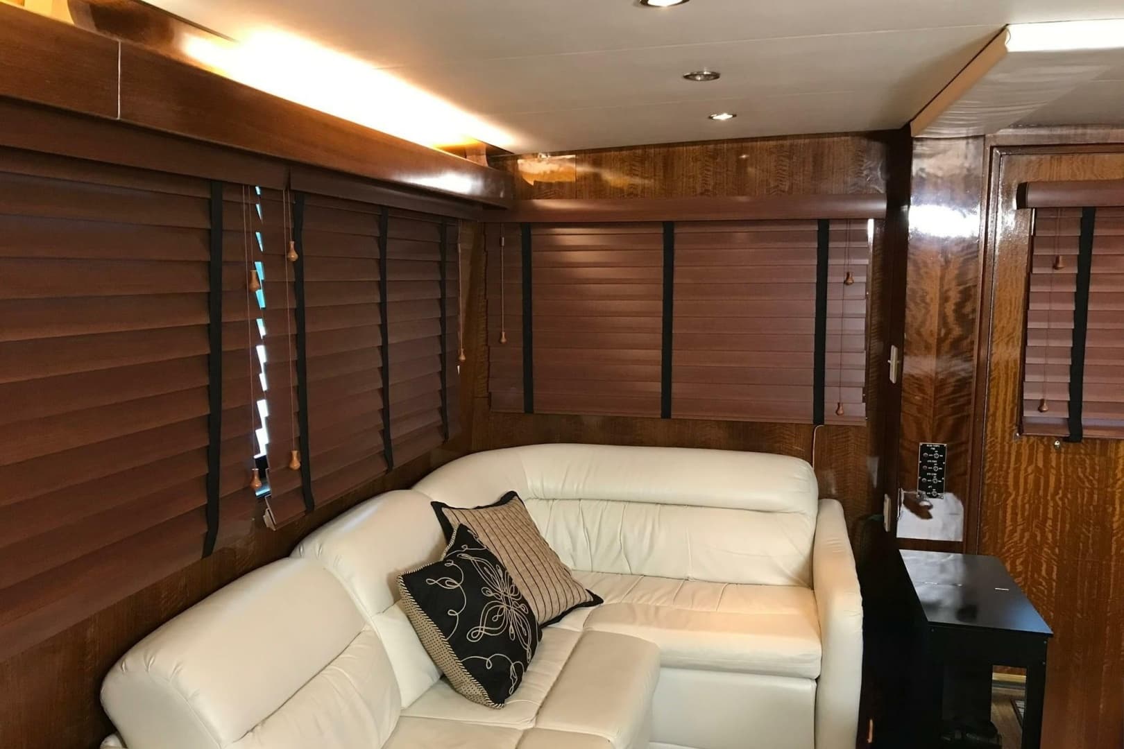 1976 Hatteras 53 Convertible