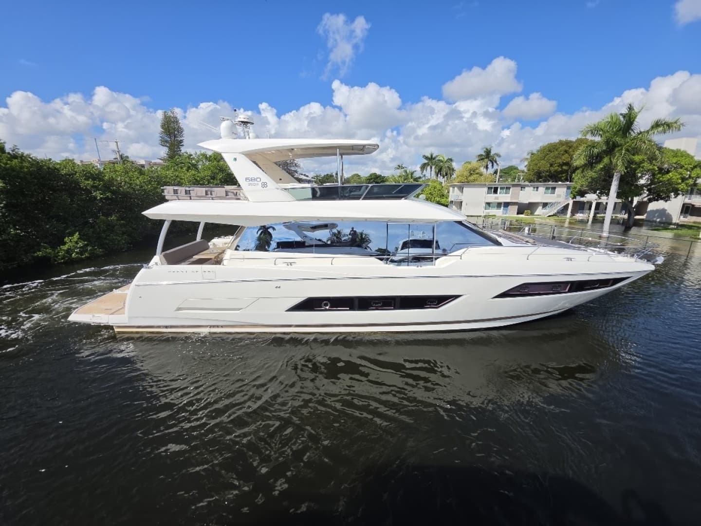 2018 Prestige 680 Flybridge