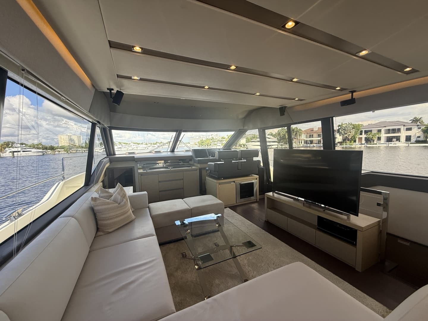 2018 Prestige 680 Flybridge