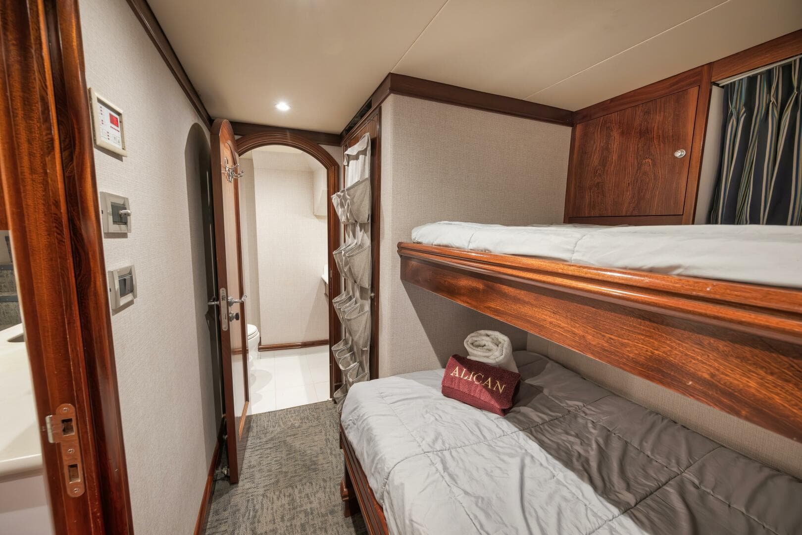 2002 Sovereign Raised Pilothouse
